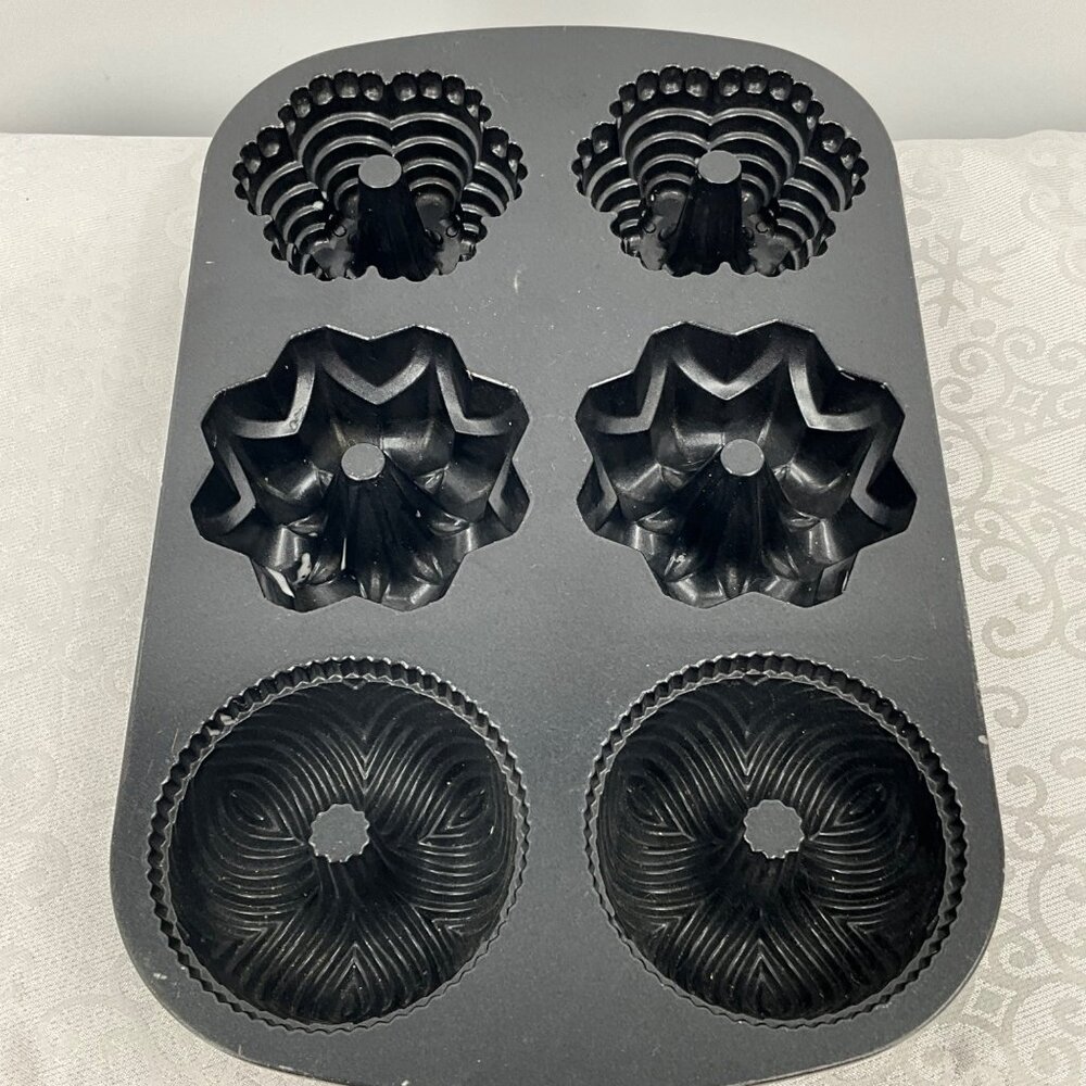 Nordic Ware‎ 6-Cup Non-Stick Mini Bundt Cake Pan